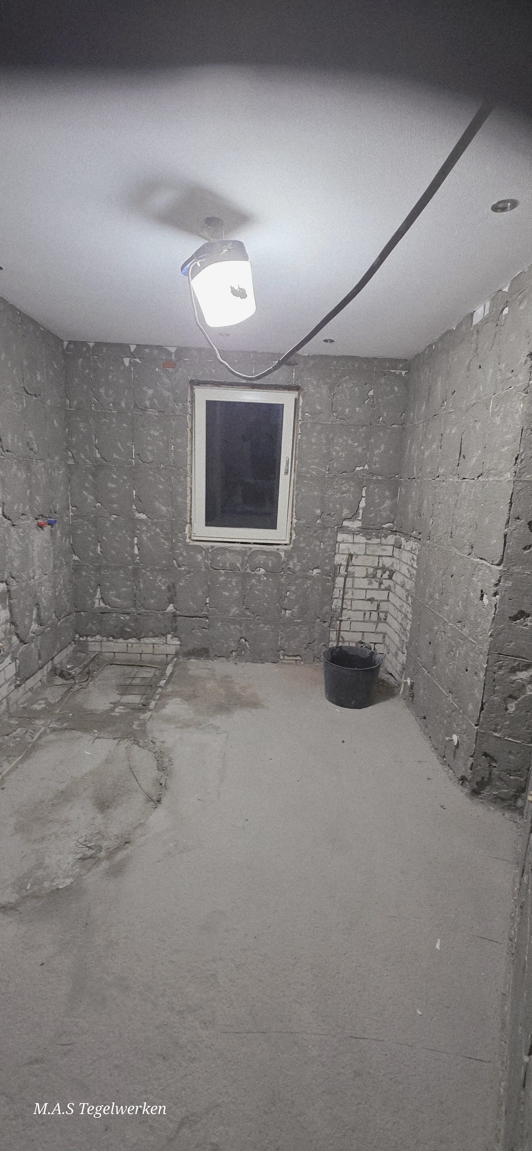 Badkamer vóór de renovatie – M.A.S Tegelwerken